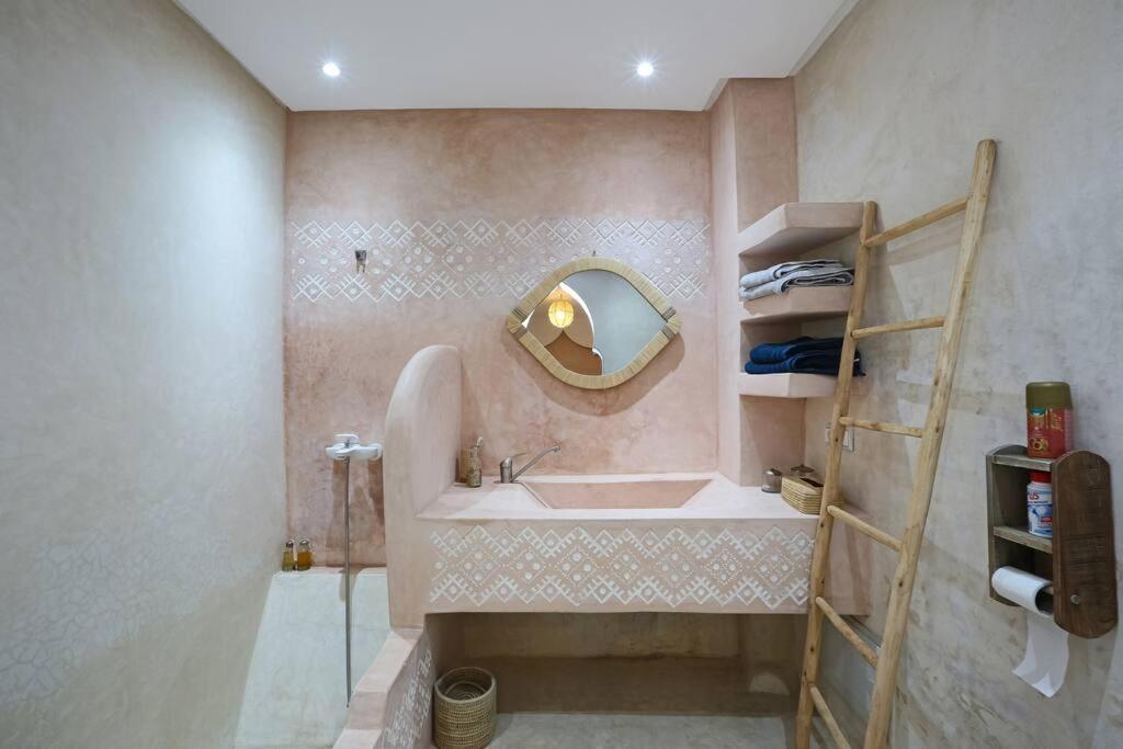 Riad El Khir En Centre Ville Rooftop Et Bassin Marrakesh Exterior photo